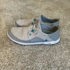 MENS Columbia no tie shoes size 10